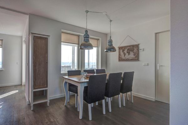 Eetkamer - Stijlvol appartement in Ouddorp voor 6 in Ouddorp (5)