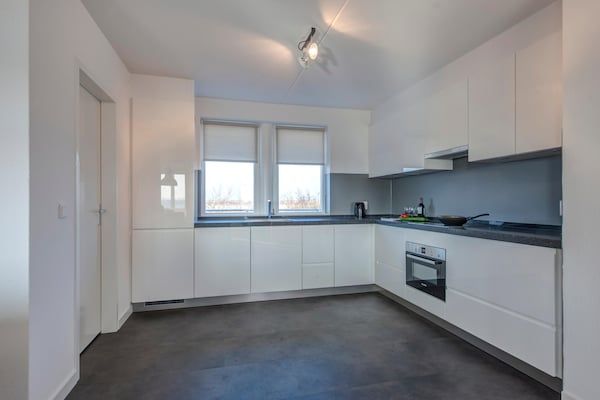 Keuken - Stijlvol appartement in Ouddorp voor 6 in Ouddorp (2)