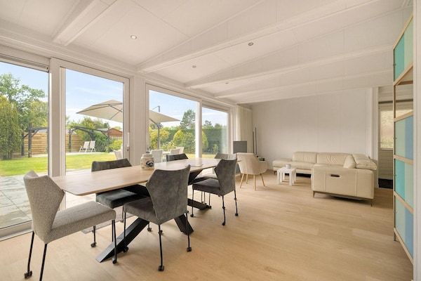 Eetkamer - Moderne Ecowoning Sint Maartenszee in Sint Maartensvlotbrug (3)