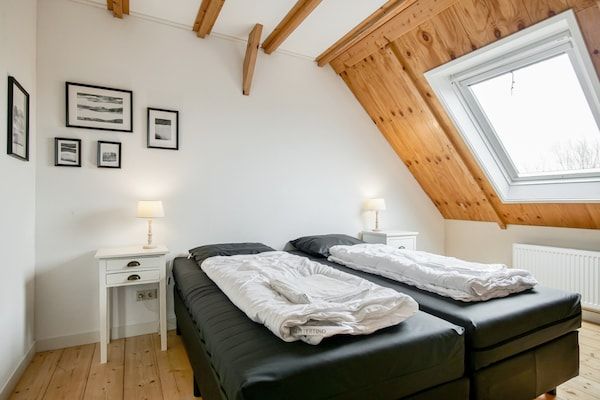 Slaapkamer - Gezellige vakantiewoning in een boerderij in Callantsoog (5)