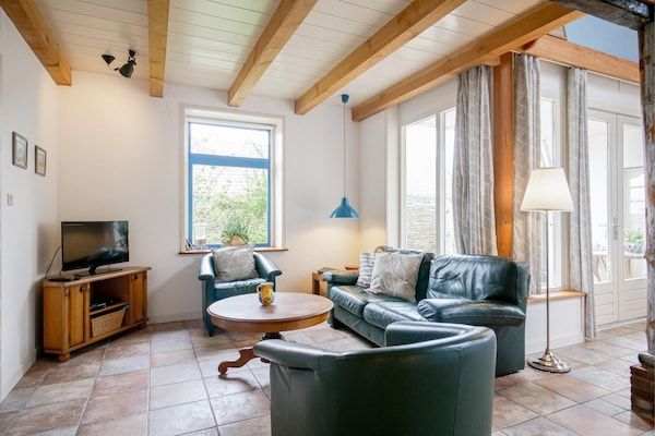 Woonkamer - Gezellige vakantiewoning in een boerderij in Callantsoog (2)