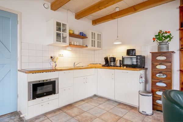 Keuken - Gezellige vakantiewoning in een boerderij in Callantsoog (4)