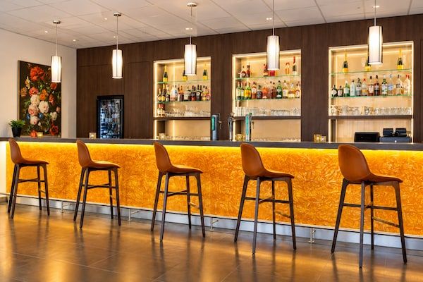 HotelFacilitiesAndServices - Sunday Hotel Amsterdam Airport Schiphol - Superior driepersoonskamer - Rookvrij in Badhoevedorp, (4)