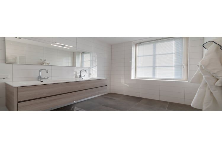 De badkamer van Zeeuwse Parel luxe Appartement 4 pers 2 bdk in Colijnsplaat