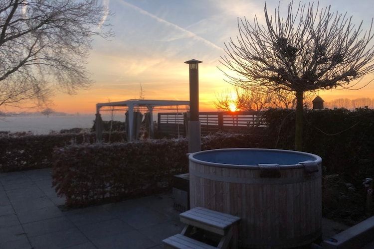 De buitenkant van Villa Grenszicht in Megchelen