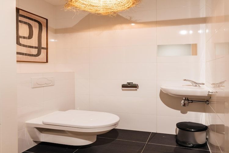 De badkamer van Scheveningen Harbour 18C in Scheveningen